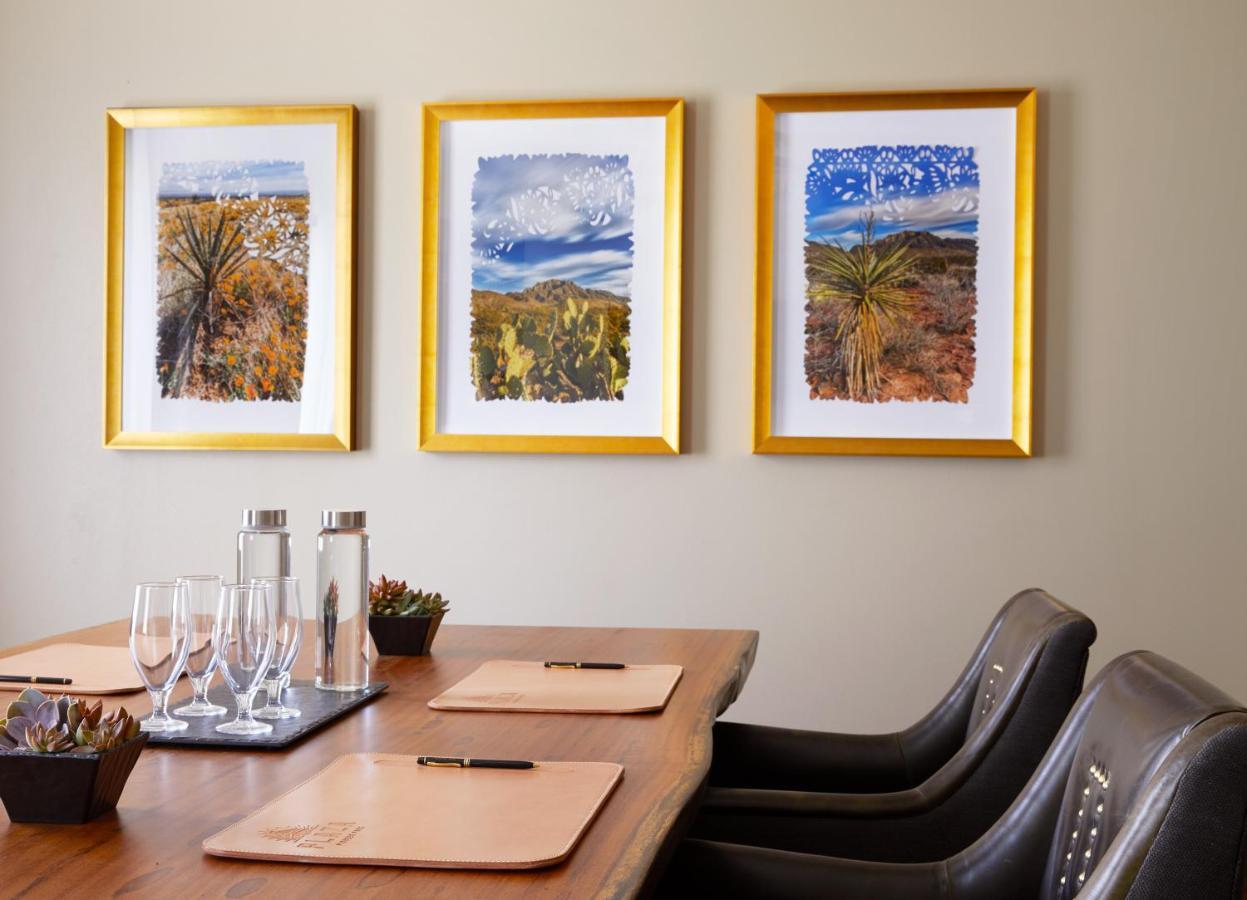 The Plaza Hotel Pioneer Park El Paso Exteriör bild Framed photographs