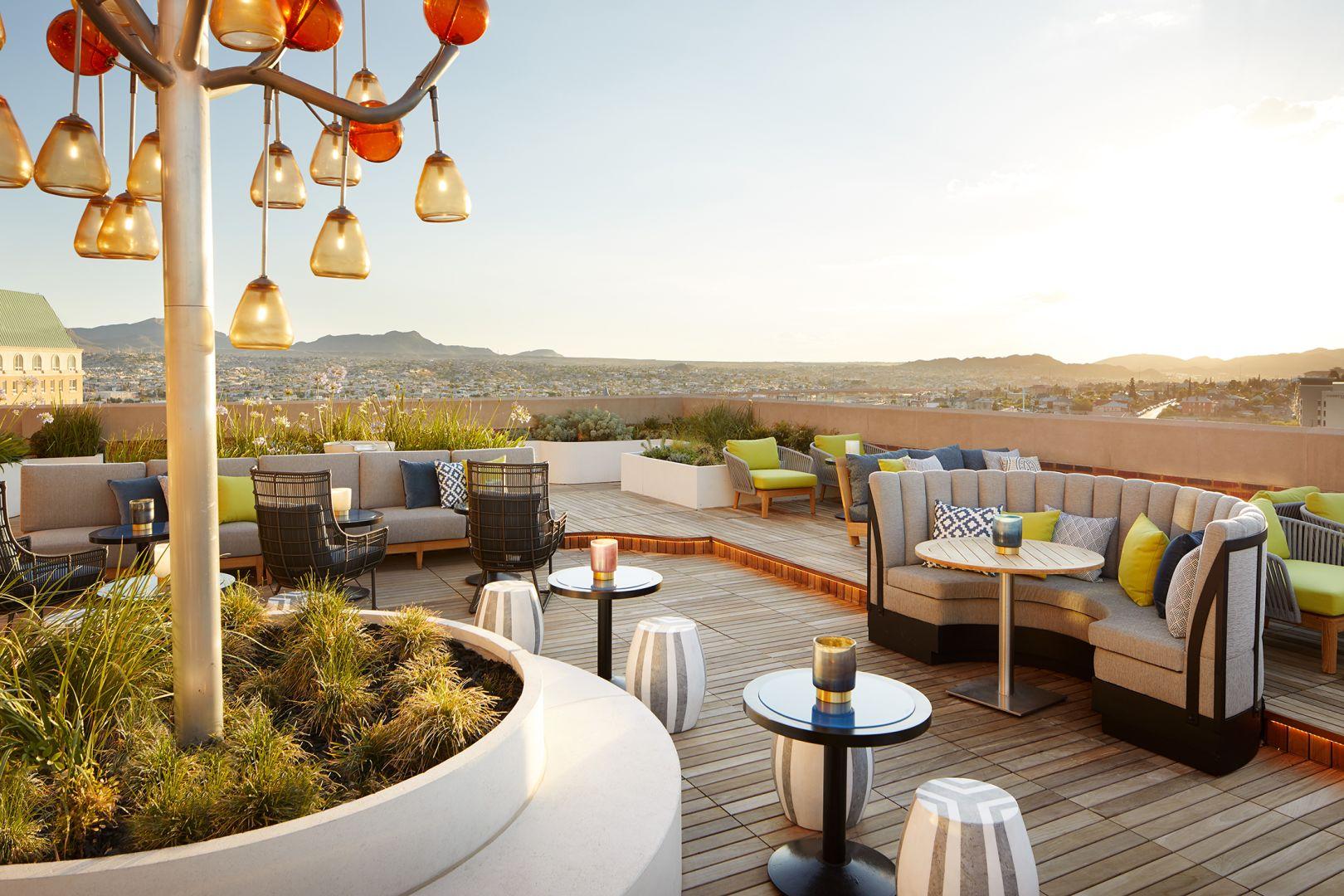 The Plaza Hotel Pioneer Park El Paso Exteriör bild The rooftop lounge at the Hotel Valley Ho